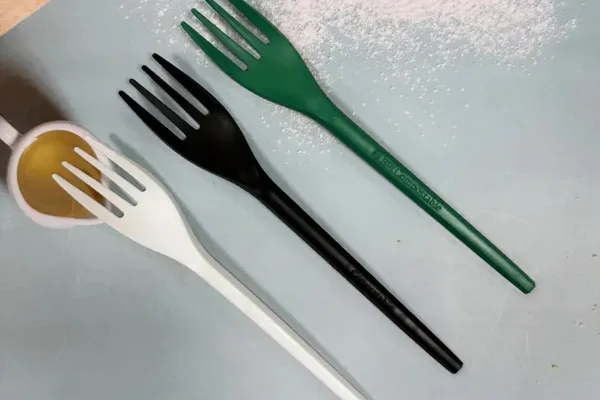 Cornstarch vs Plastic Forks: A Sustainable Choice for Your Table